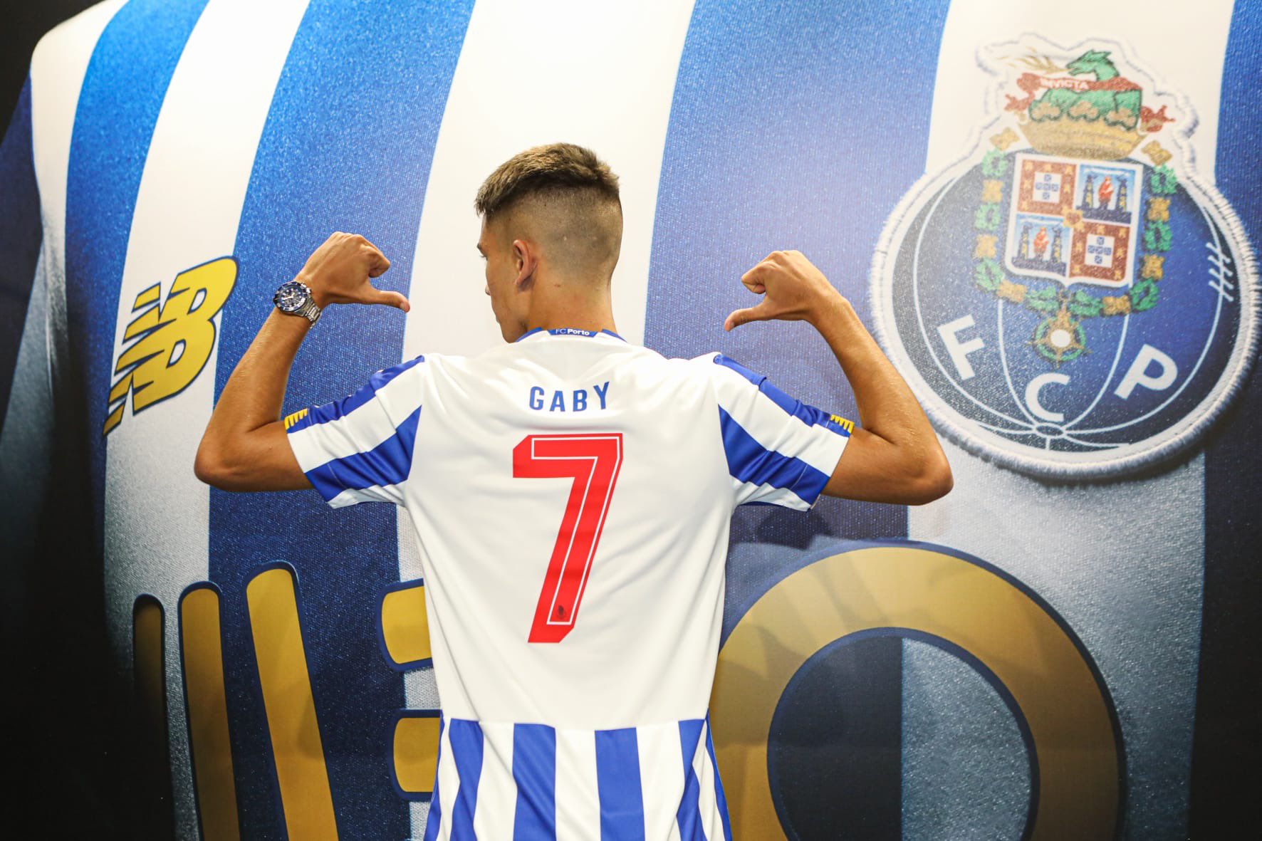 OFICIAL: FC Porto contrata CRAQUE do Sporting (FOTOS) - Sou Portista